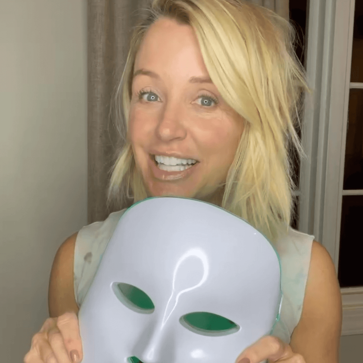 Bienelia™ Máscara fotónica para el rejuvenecimiento facial